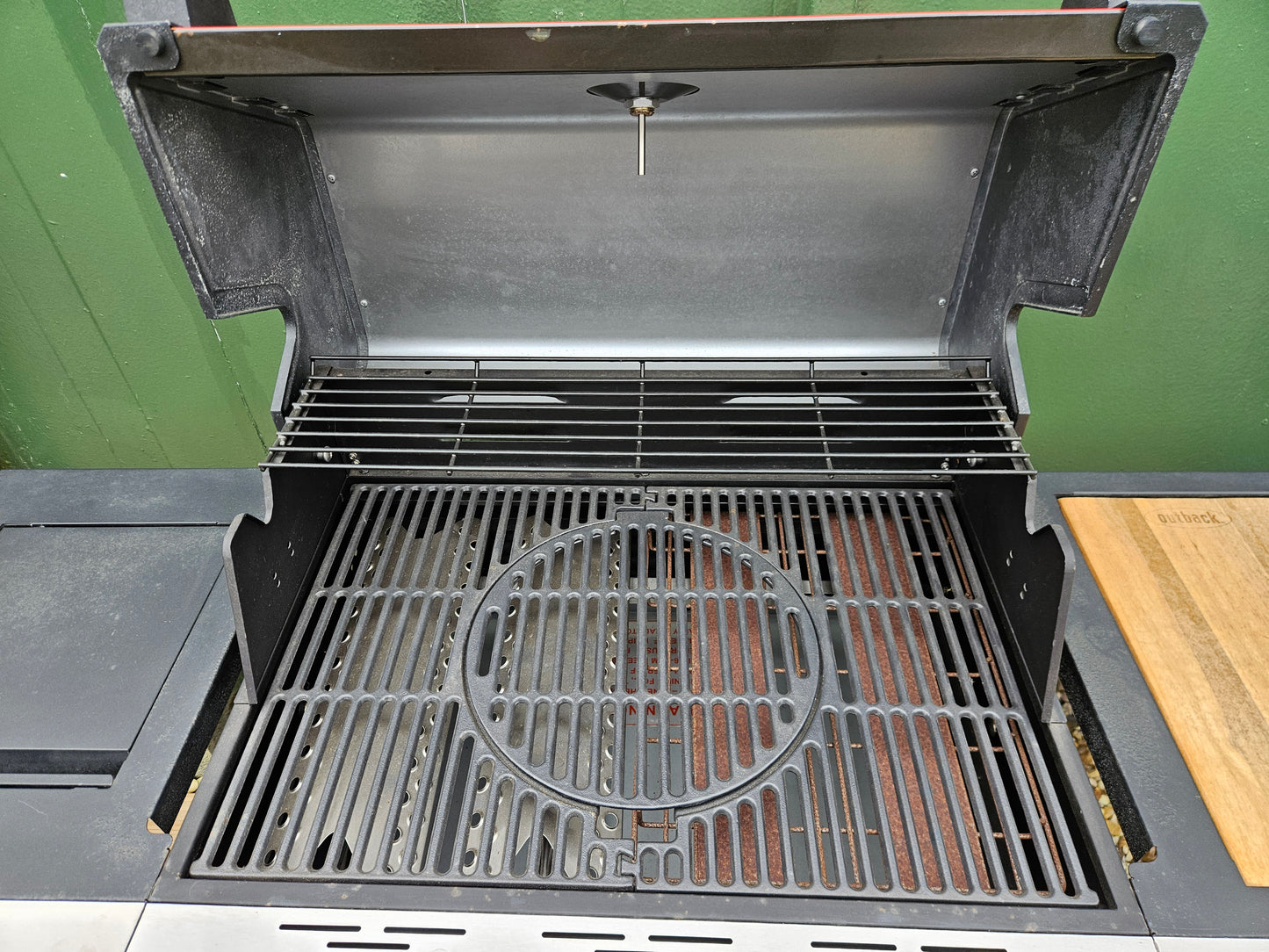 #240 Ex-Display (sold as seen) Outback Red Jupiter 4 Burner Hybrid BBQ With Cover