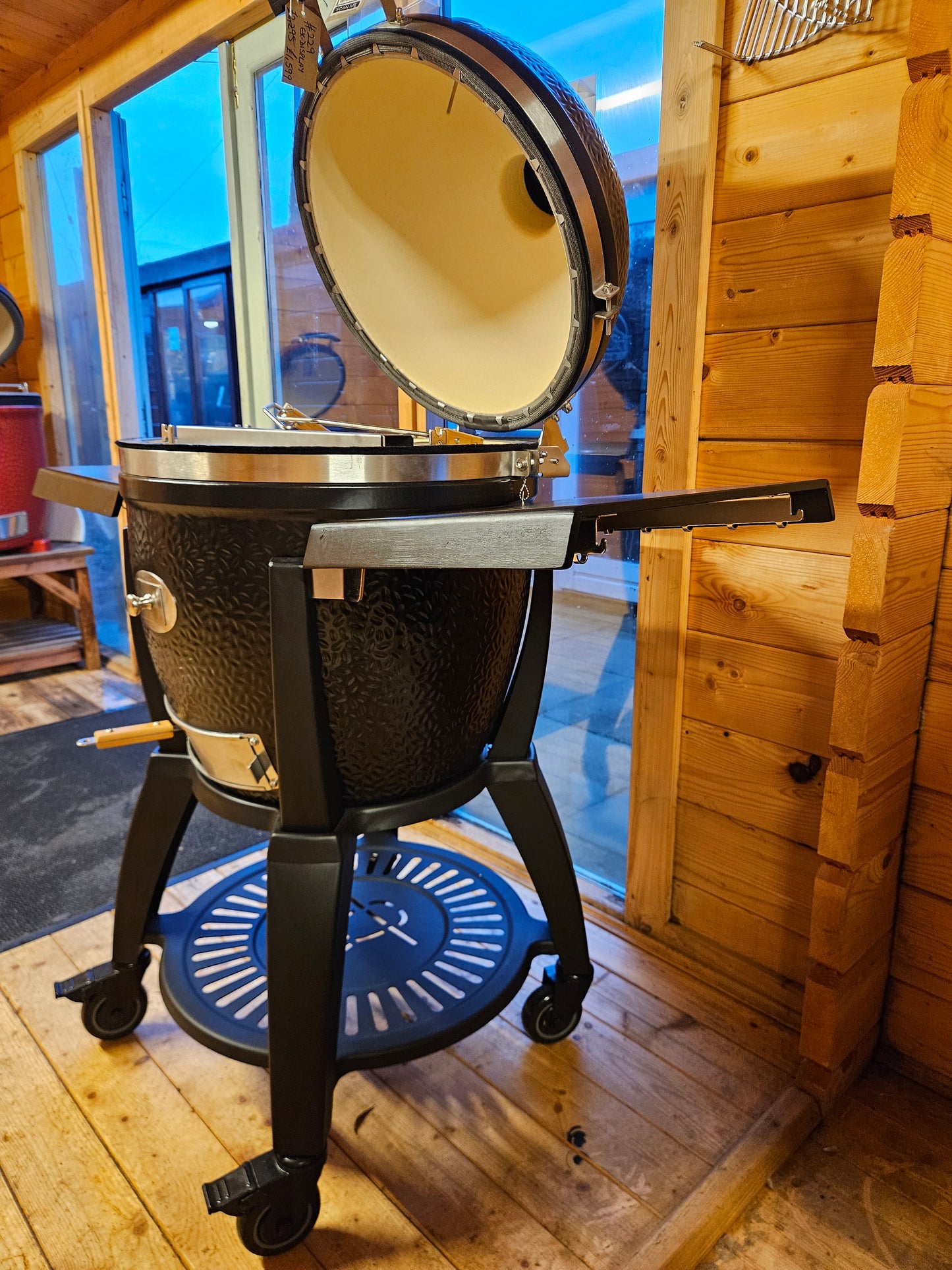 #229 Ex-Display Monolith Avantgarde Classic Ceramic Kamado WITH CART