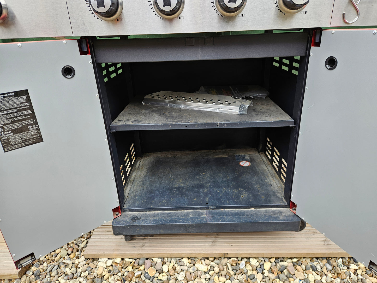 #240 Ex-Display (sold as seen) Outback Red Jupiter 4 Burner Hybrid BBQ With Cover