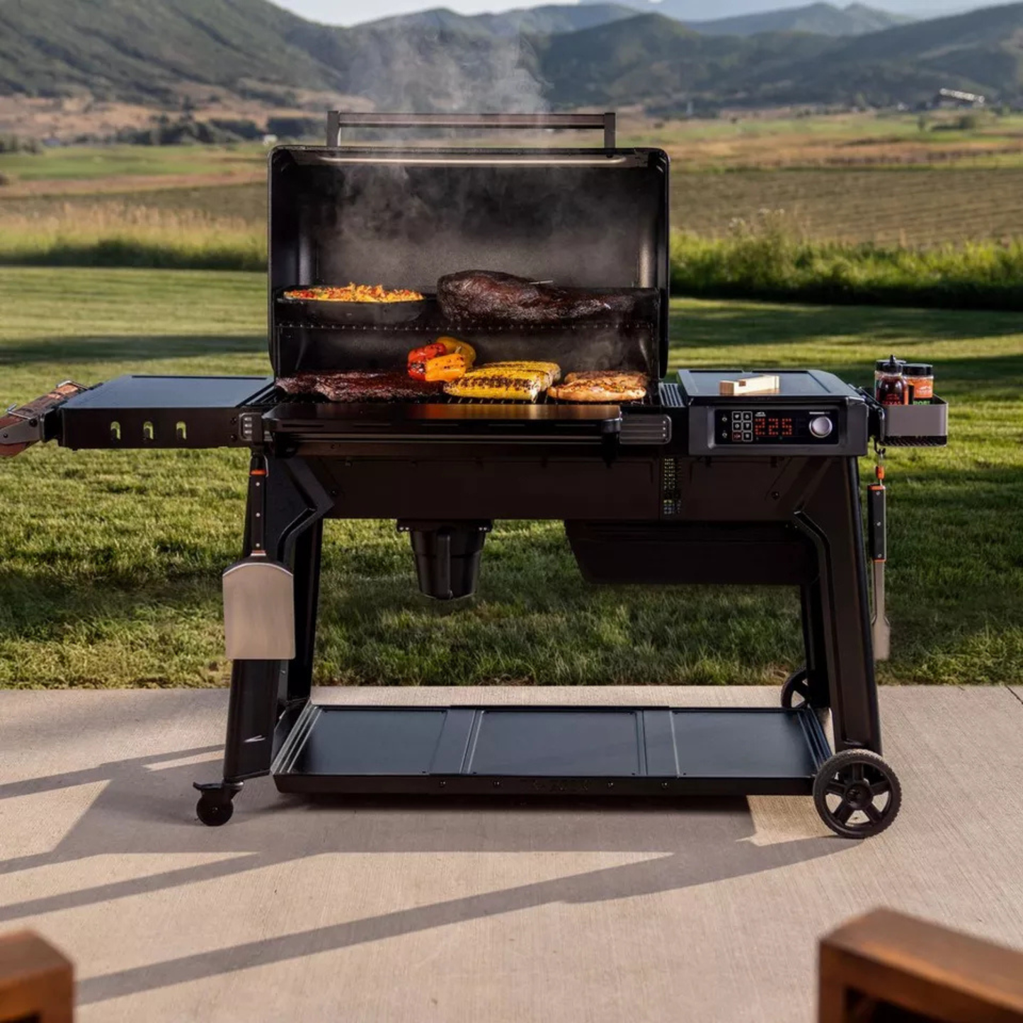 Traeger Woodridge Pro Pellet Smoker