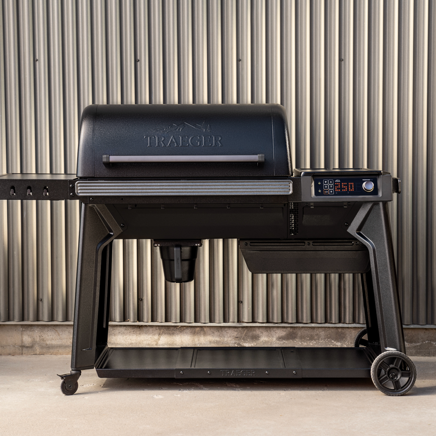 Traeger Woodridge Pro Pellet Smoker
