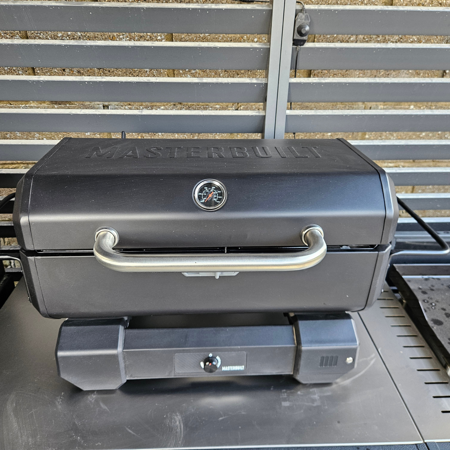 #263 Ex-Diplay (sold as seen) Portable Charcoal Grill Masterbuilt