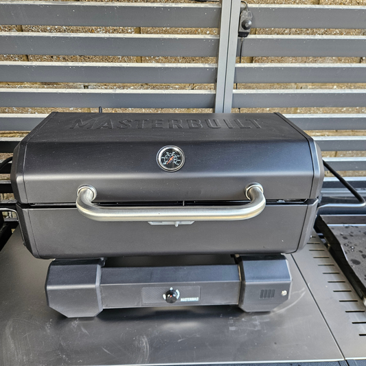 #263 Ex-Diplay (sold as seen) Portable Charcoal Grill Masterbuilt