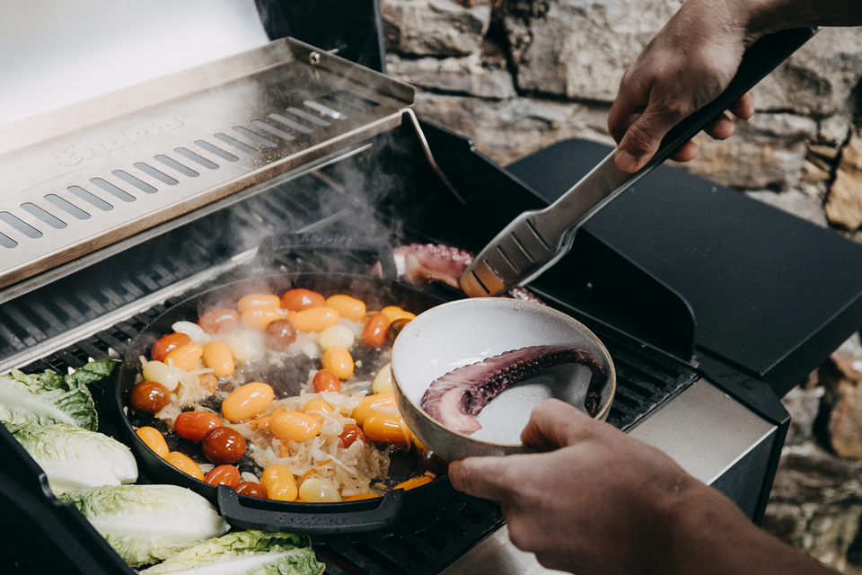 BBQ Tongs with Lock Enders