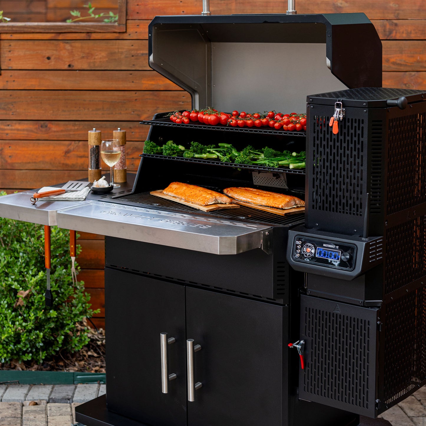 Masterbuilt 1150 Gravity Fed Charcoal BBQ Grill and Smoker