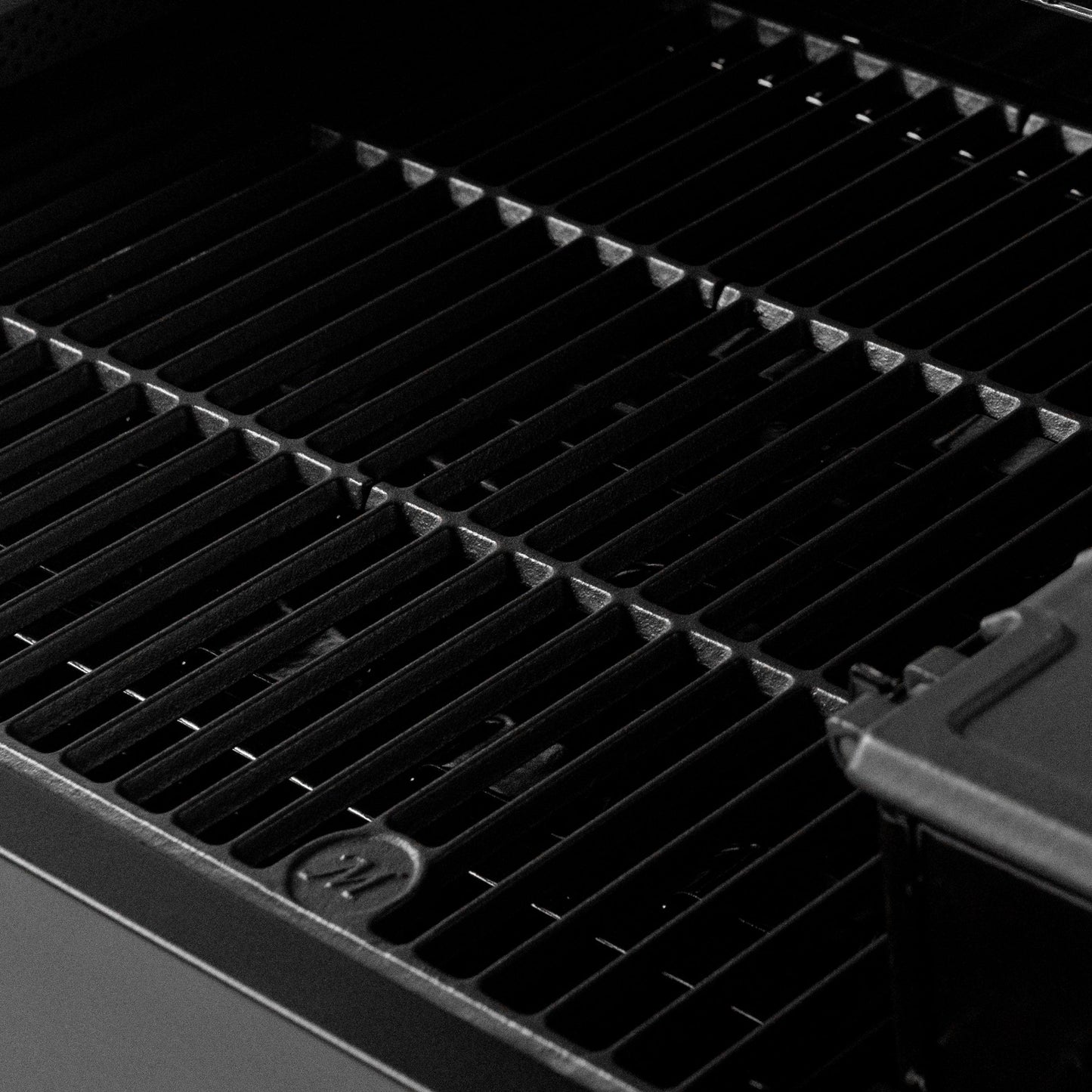 Masterbuilt AutoIgnite™ Series 545 Digital Charcoal BBQ