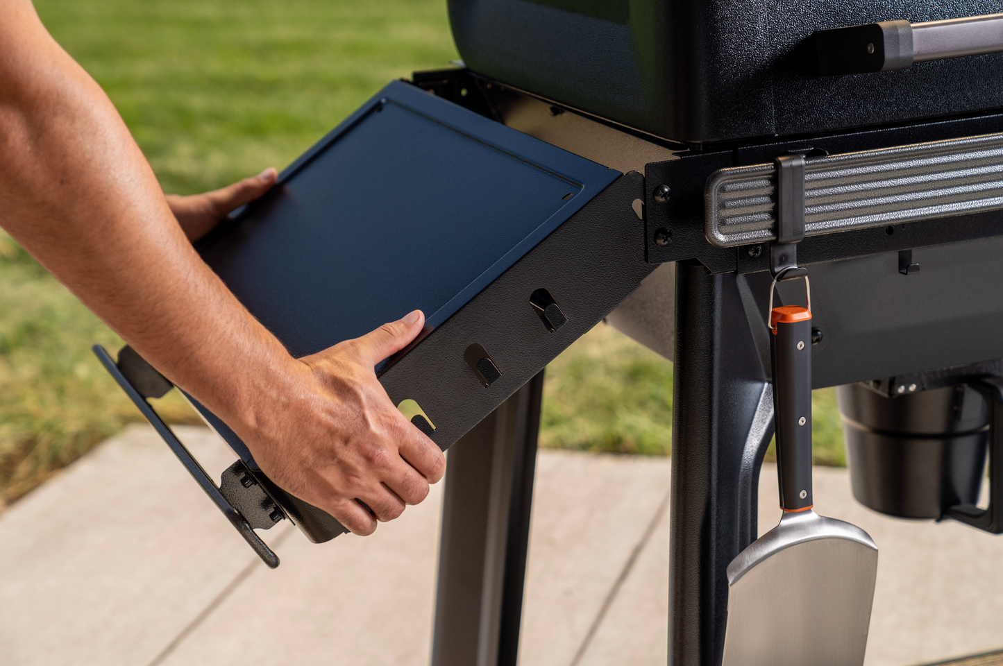 Traeger Woodridge Pro Pellet Smoker