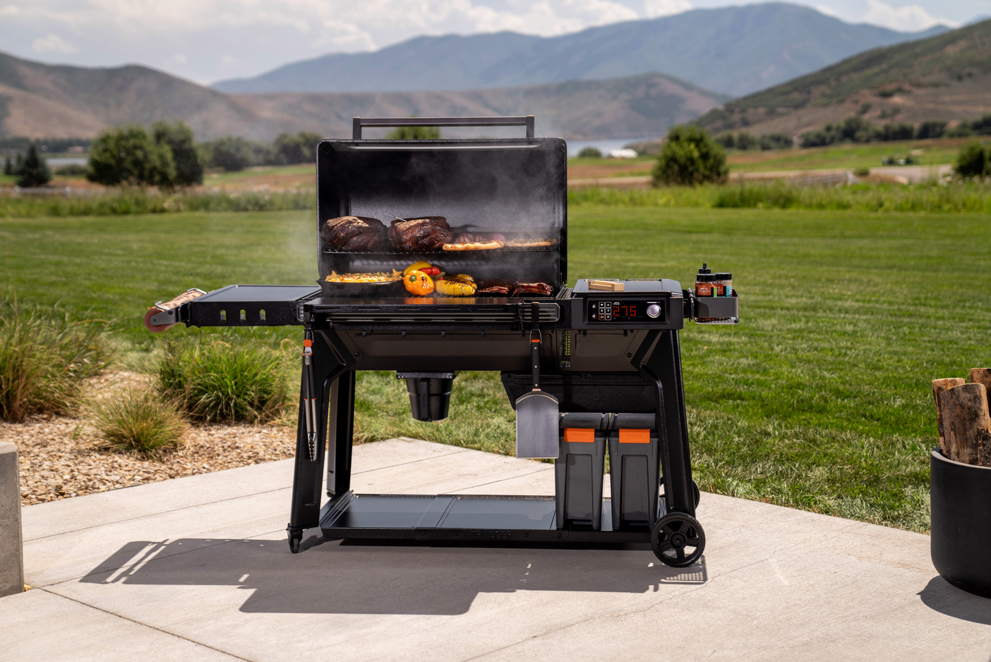 Traeger Woodridge Pro Pellet Smoker