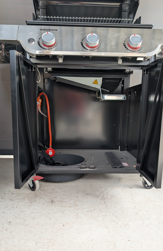 #239 Ex-Display (sold as seen) Genesis E-315 Black LP Weber