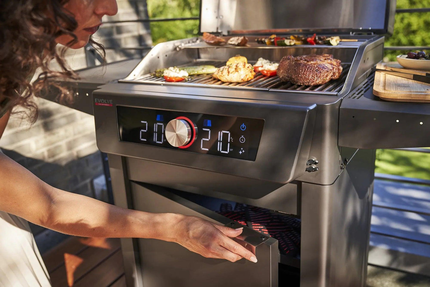 Char-Broil Evolve Electric BBQ - reddot Design Winner 2024 - BBQ Land