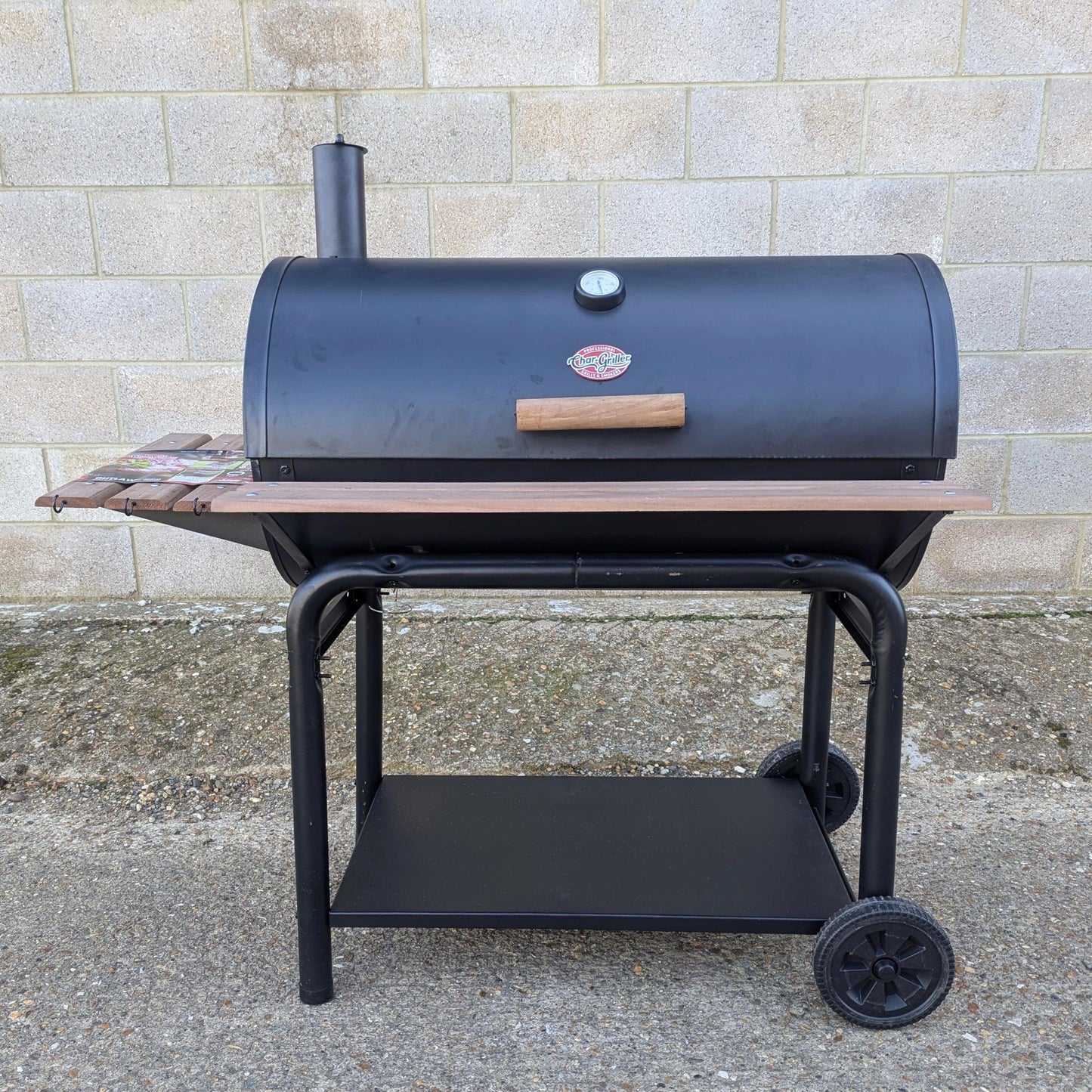 Ex-Display Char-Griller Outlaw Charcoal BBQ Grill with Cover (#129) - BBQ Land