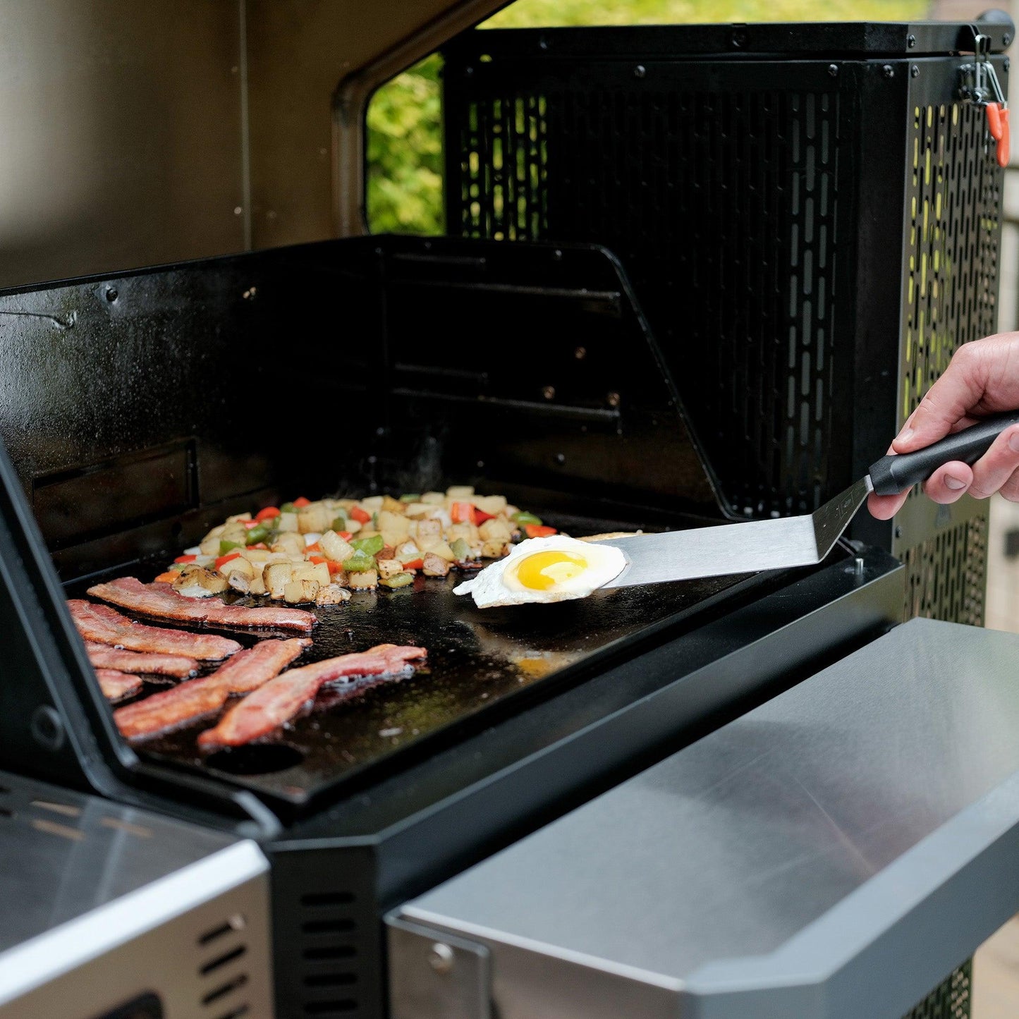Masterbuilt 800 BBQ with Pizza Pack
