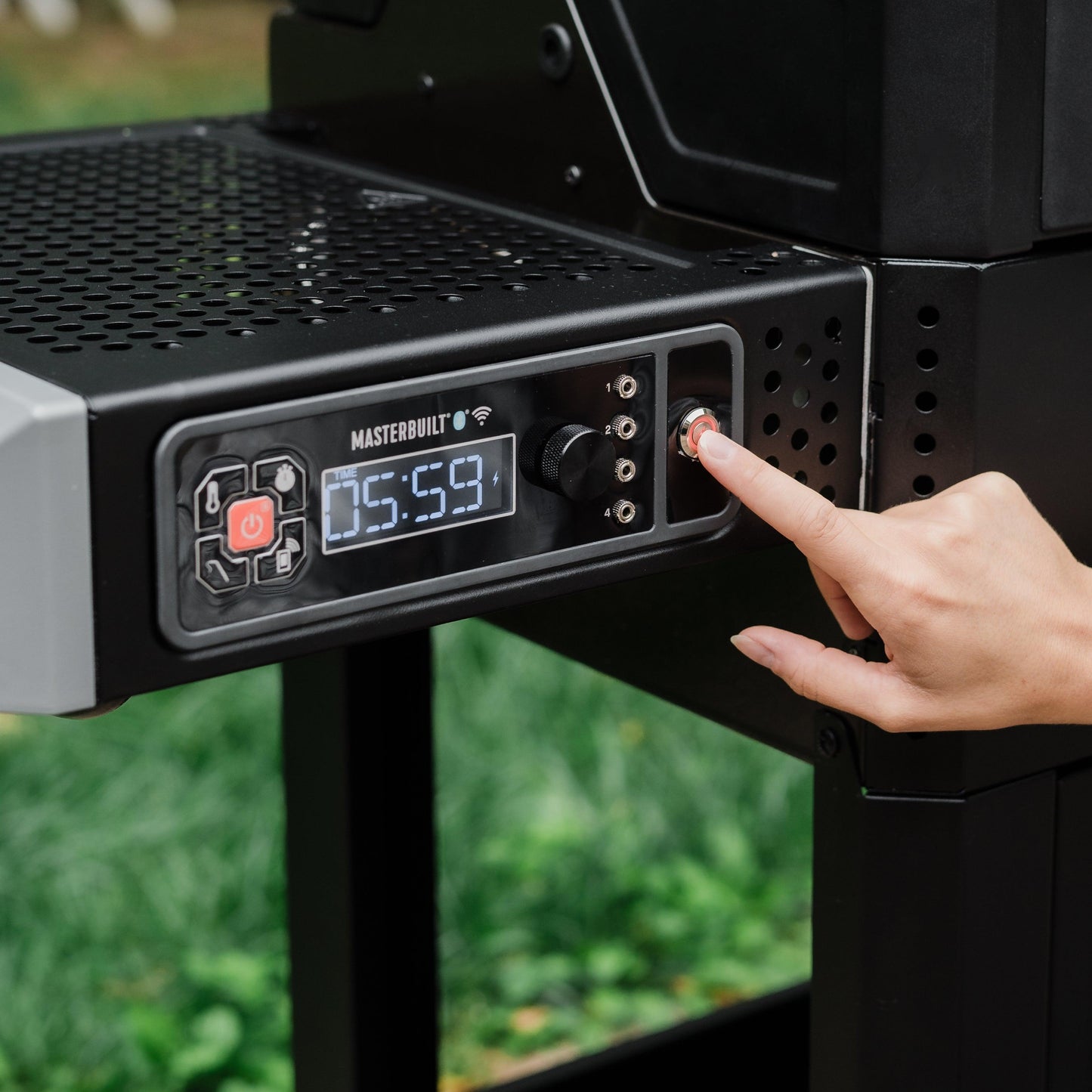 Masterbuilt QuickStart AutoIgnite™ Series 545 Digital Charcoal BBQ - BBQ Land