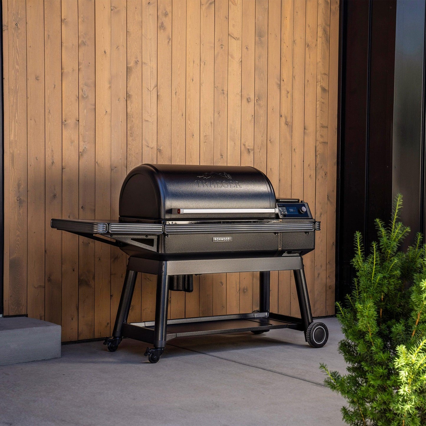 Traeger Ironwood XL Wood Pellet BBQ Smoker Grill - BBQ Land