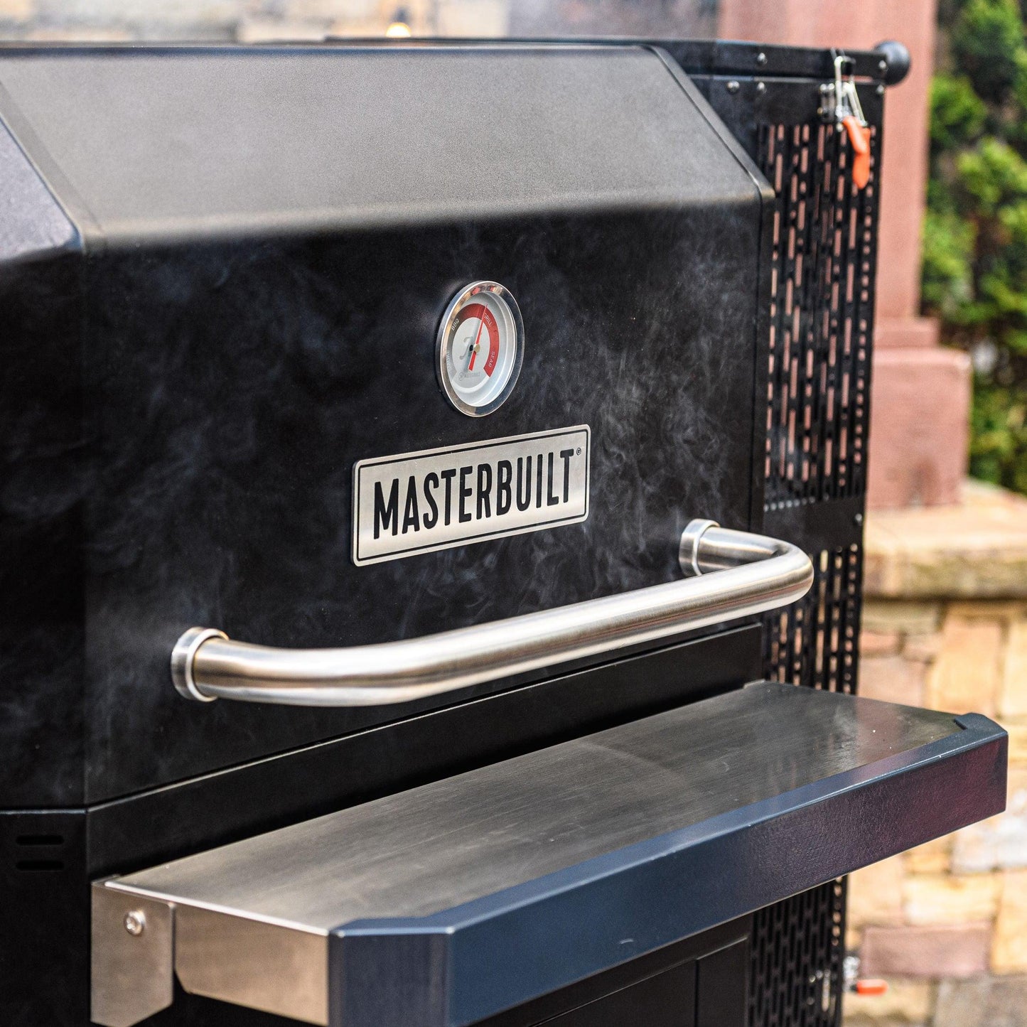Masterbuilt 1050 Gravity Fed BBQ with Pizza Attachment - BBQ Land
