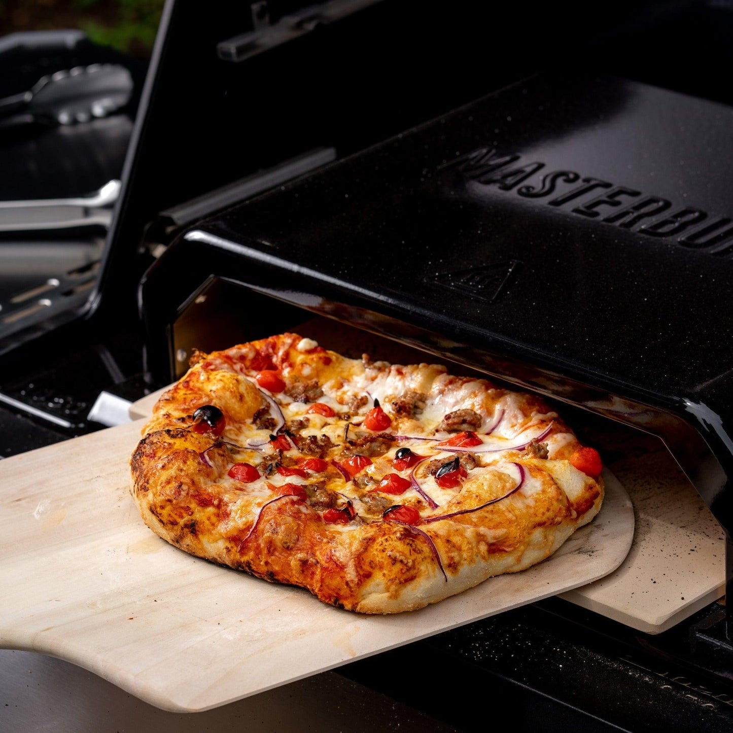 Masterbuilt 800 BBQ with Pizza Oven Attachment - BBQ Land