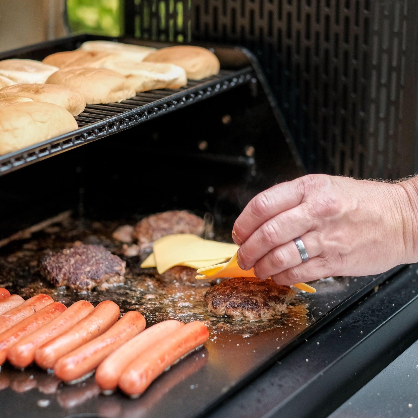 Masterbuilt 800 Griddle BBQ with Starter Pack - BBQ Land