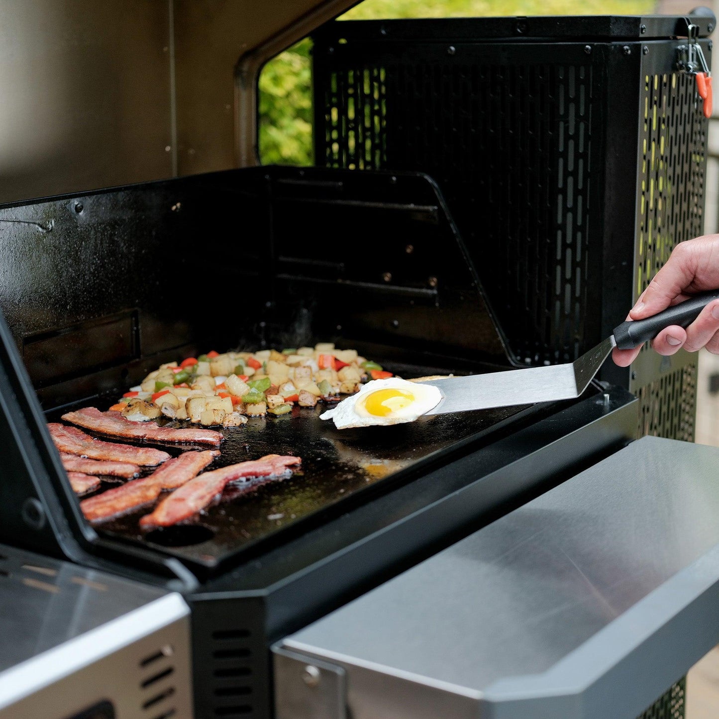 Masterbuilt 800 Griddle BBQ with Starter Pack - BBQ Land